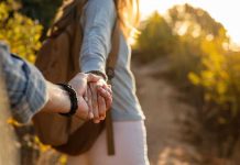 A Comprehensive Guide to Dating While Traveling Dating While Traveling